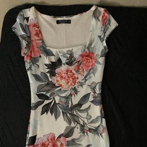 Flowered fitted dress